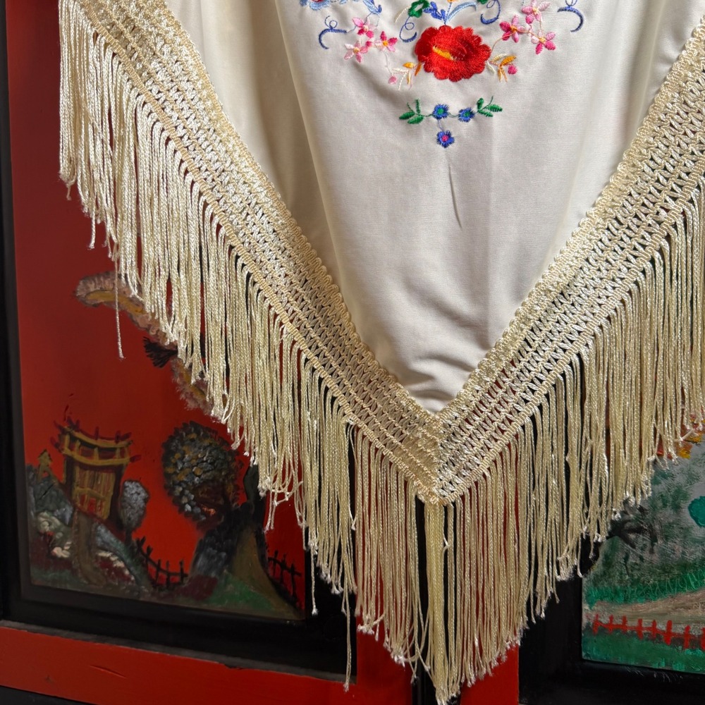 VTG 70s Boho Cream Floral Embroidered Whimsy Prairie Fringe Hem Shawl One Size - Picture 10 of 13